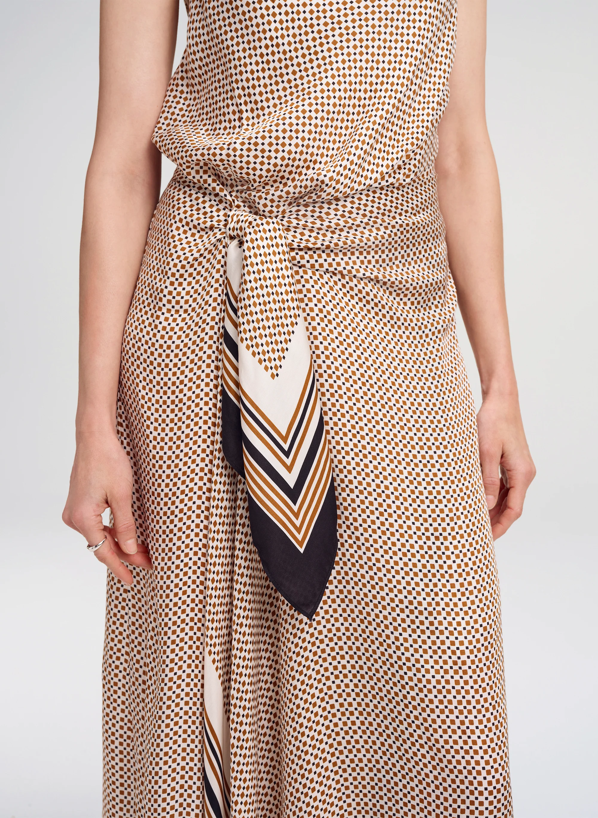 Aliana Scarf Print Midi Dress - Image 2